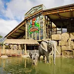 Im Freizeitpark Weissenhaeuser 公寓 *